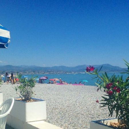 La Roulotte Du Pylone Hotel Antibes Kültér fotó