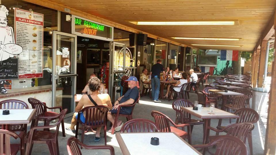 La Roulotte Du Pylone Hotel Antibes Kültér fotó